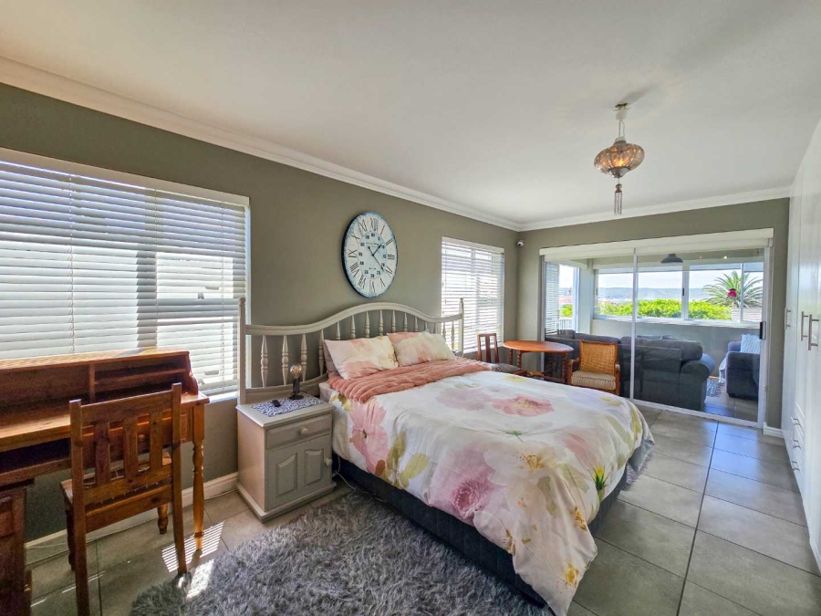 7 Bedroom Property for Sale in Stilbaai Wes Western Cape